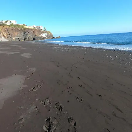 By The & Pool 아파트