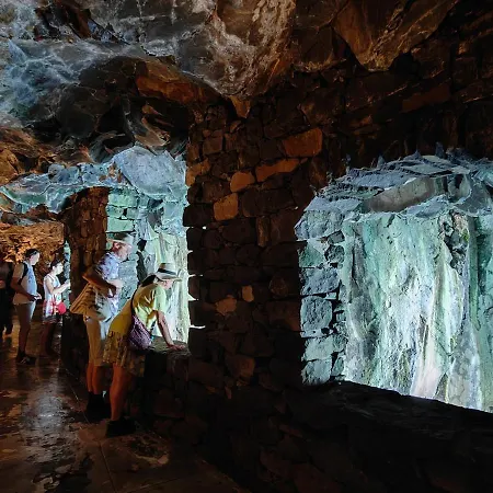 By The & Pool فونشال