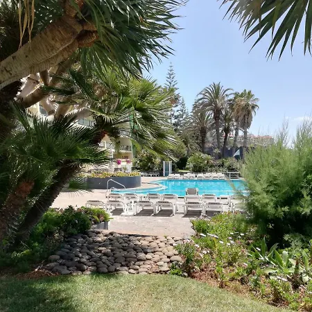 By The & Pool فونشال