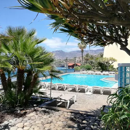 By The & Pool * فونشال