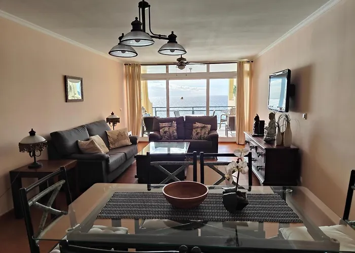 Apartment By The & Pool Funchal (Madeira)