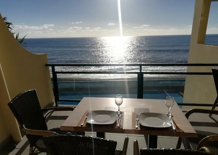 Apartment By The & Pool Funchal (Madeira)