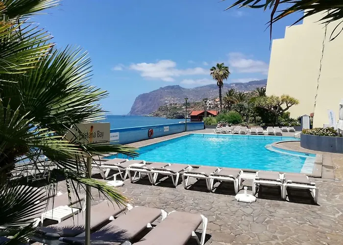 Apartment By The & Pool Funchal (Madeira)