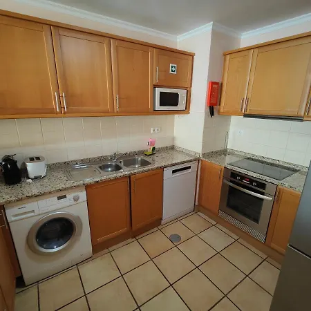 By The & Pool Apartman *